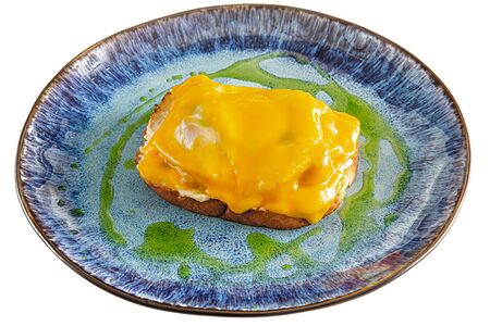 Горячая брускетта с яйцом, сыром, беконом или ветчиной