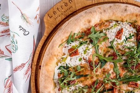 Пицца Вяленые томаты и страчателла