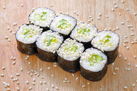 Маки с огурцом