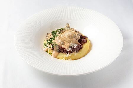 Нежное филе говядины с обжаренными сморчками