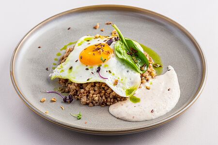 Греча с сырным муссом