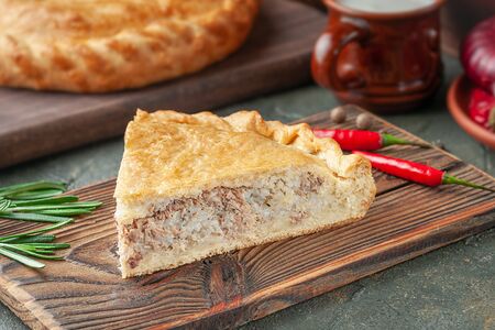 Пирог с сайрой и рисом