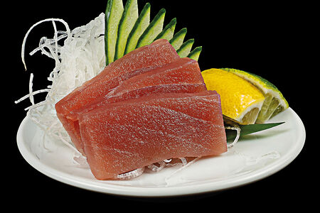 Сашими Тунец йелоуфин аками