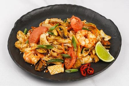 Удон с морепродуктами в соусе Том ям