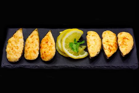 Мидии сырные