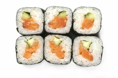 Ролл с лососем и огурцом