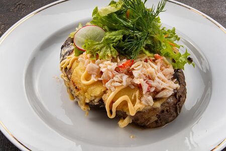 Печеный картофель Краб Бенедикт