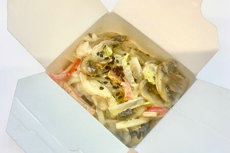 Wok с грибами в сливочном соусе