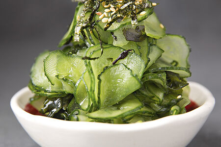 Салат Огурец с соусом понзу