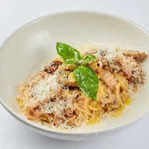 Паста с курицей и грибами