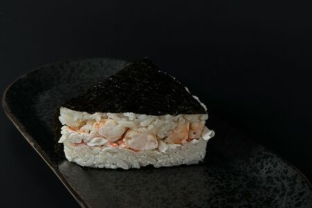 Онигири с креветкой