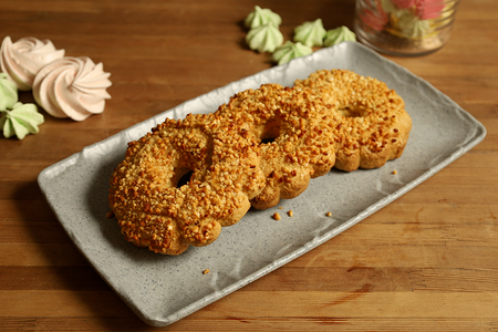 Кольцо песочное с орехами 80 гр