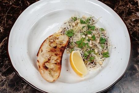 Тартар с лисичками и чесночной чиабаттой