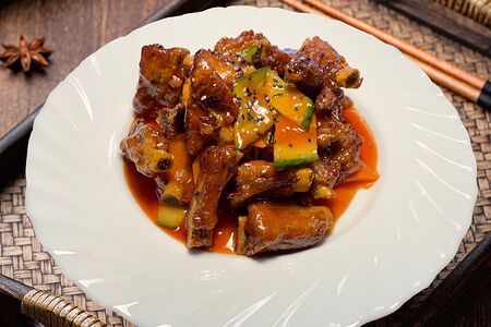 B5 Свиные ребрышки в кисло-сладком соусе