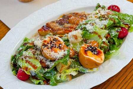 Романо, филе цыпленка, соус Цезарь