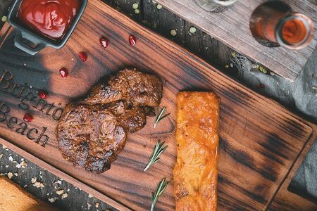 Медальон свиной с картофелем по-деревенски