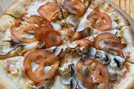 Пицца Примавера с курицей и грибами