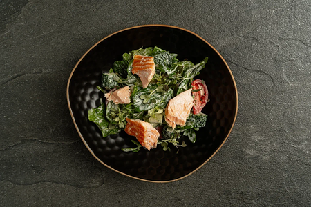 Салат с форелью