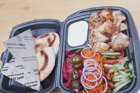 Шаверма на тарелке