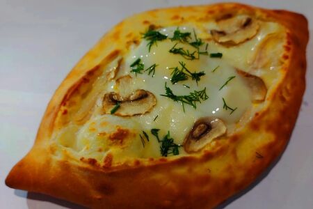 Хачапури с курицей и грибами