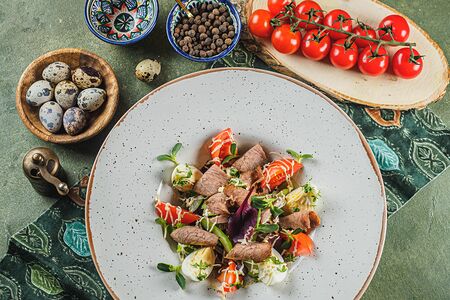 Микс-салат с ростбифом