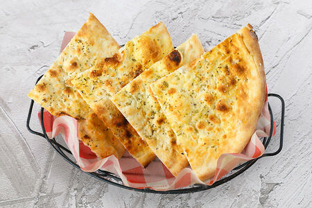 Фокачча с чесноком и розмарином