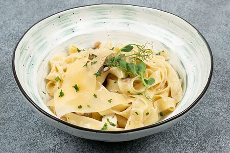 Феттуччине с курицей и грибами