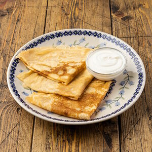 Блины со сметаной