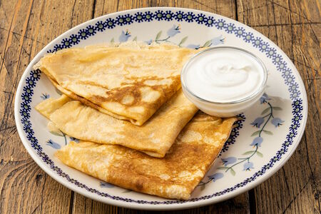 Блины со сметаной