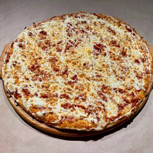 Пицца с копченой колбасой