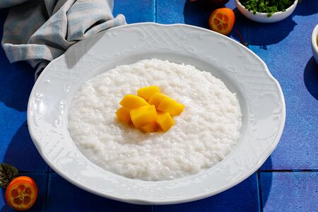 Каша рисовая на кокосовом молоке с манго