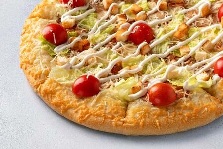 Пицца Цезарь 30 см на толстом с сыром