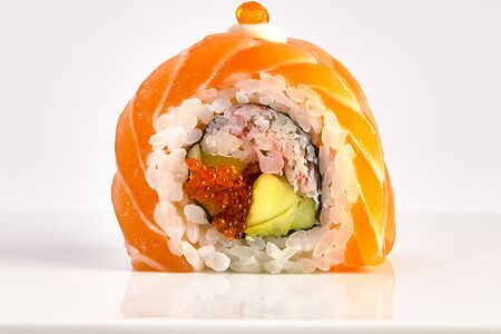 Урамаки ролл Fuji с камчатским крабом