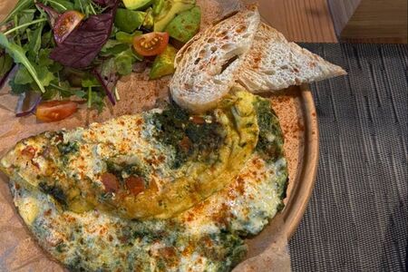 Омлет на кокосовом молоке со шпинатом