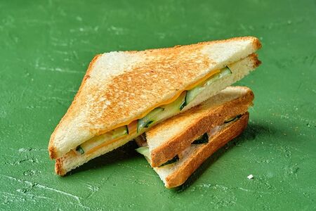 Сэндвич с ветчиной и сыром