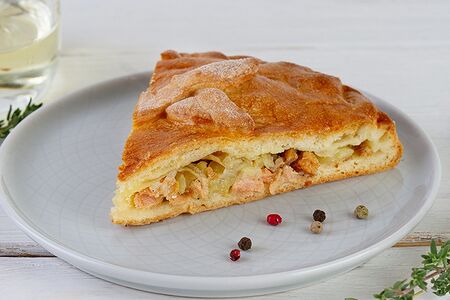 Пирог из форели с картофелем или рисом