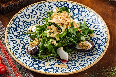 Салат с козьим сыром