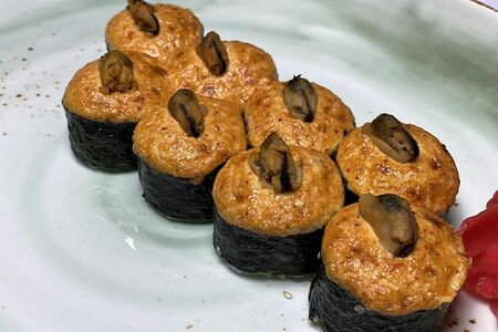 Запечённый ролл с мидиями