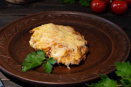 Куриная грудка, запеченная с помидором