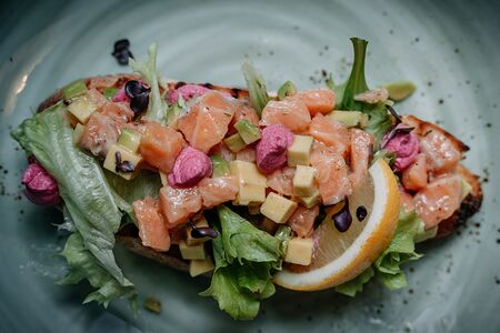 Брускетта с семгой и авокадо