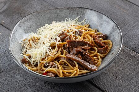 Спагетти с говяжьими щечками и соусом демиглас