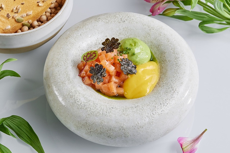 Тартар из лосося с авокадо