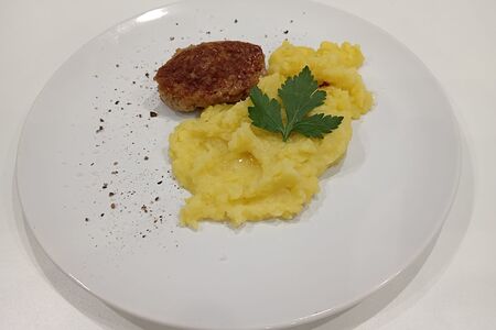 Котлета с картофельным пюре