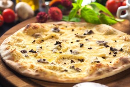 Пицца Груша-горгонзола 