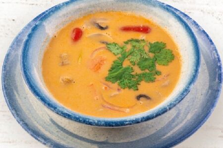 Том ям с креветкой и рисом