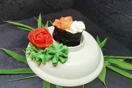 Суши №7 Филадельфия с лососем