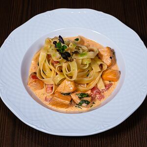 Феттуччине с лососем