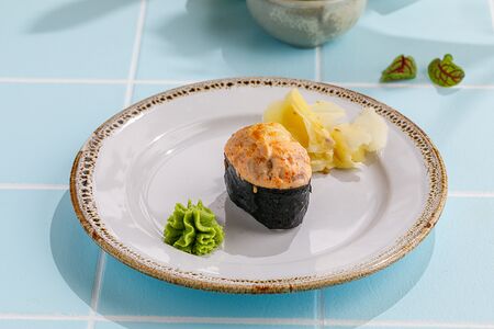 Запеченные суши с тунцом