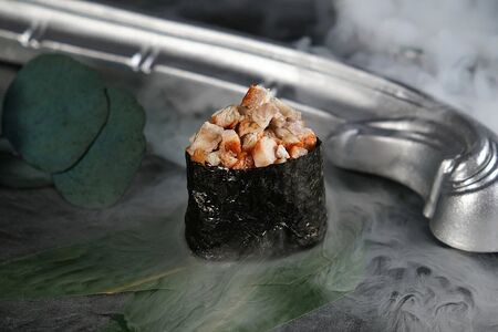 Спайси суши с угрем