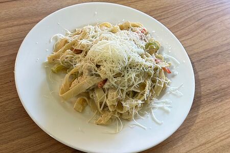 Феттуччине с курицей и грибами